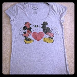 Disney Mickey & Minnie mouse kiss T-shirt